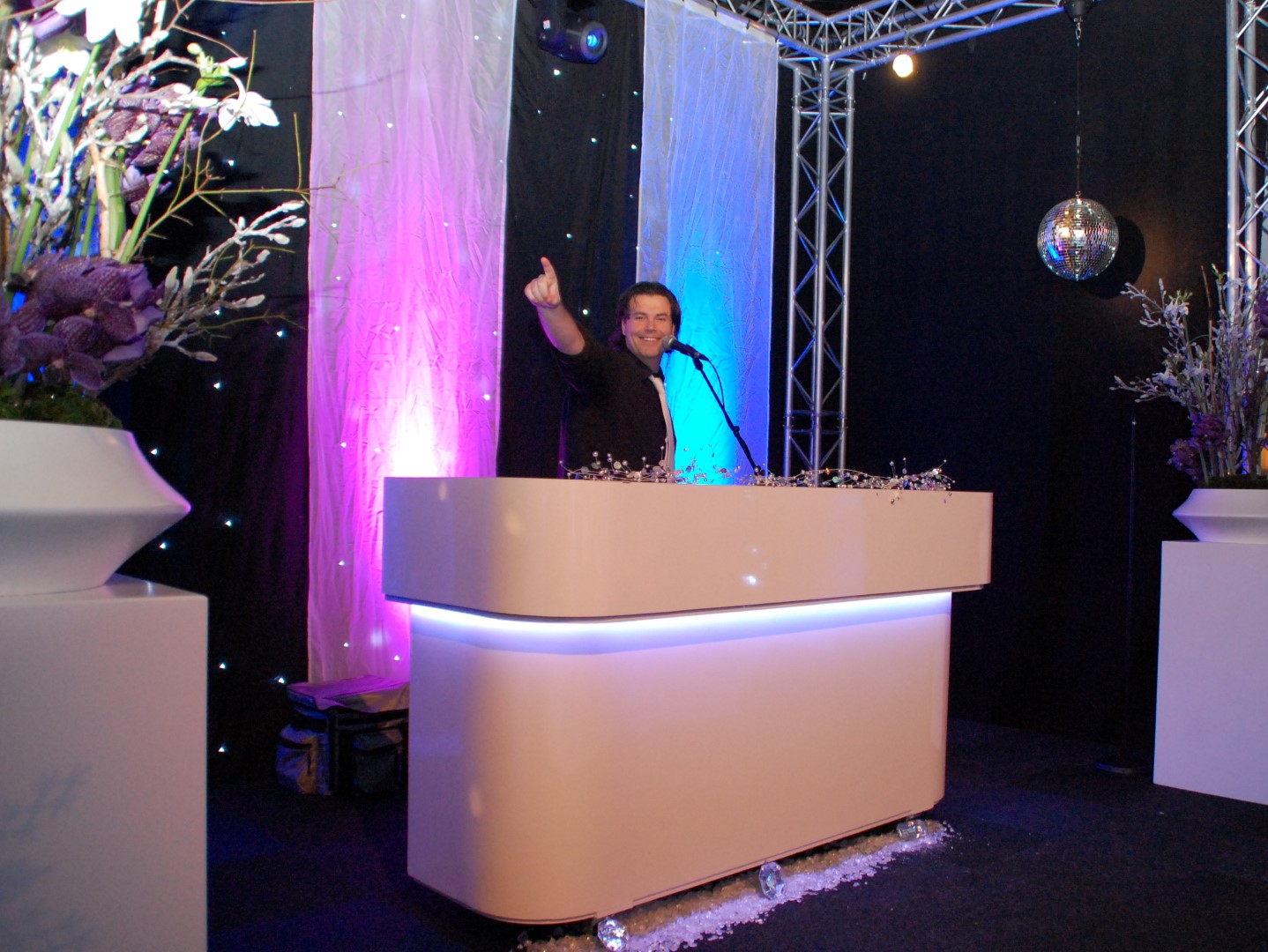 feest-dj directie-bedankt-personeel